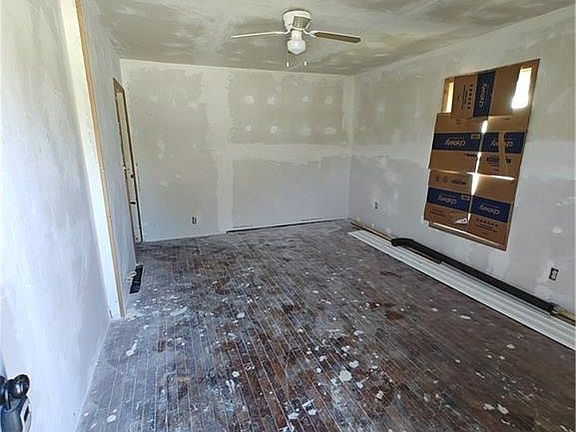 3rd image of 1410 Pacific St
