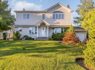 36 Garden Cir, Syosset, NY 11791