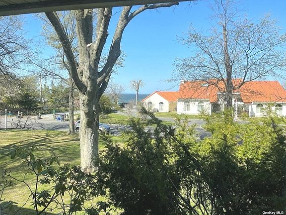 3rd image of 12 Eastland Dr