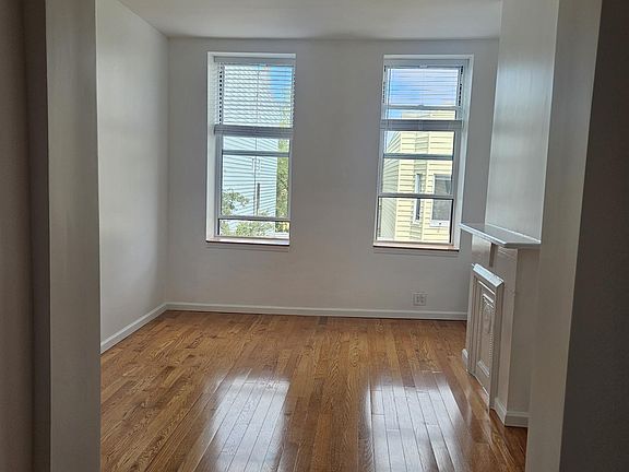 4th image of 95 Newel St #3L