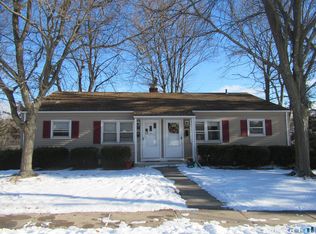64 8th St, Newington, CT 06111
