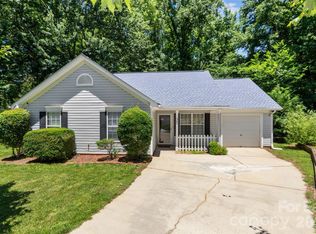 1303 Long Grass Ct, Charlotte, NC 28216
