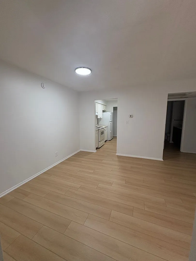 Your next chapter could starts at Charles Apartments — Photo 3