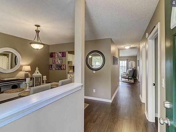 3rd image of 1691 Dexter Ln