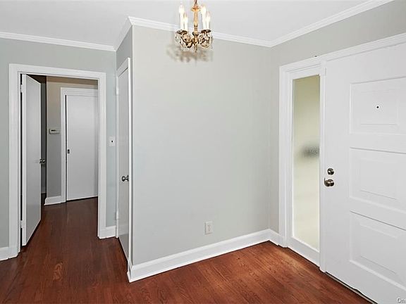 2nd image of 10 Fieldstone Rd