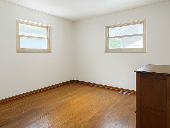 5th image of 7448 Wise St