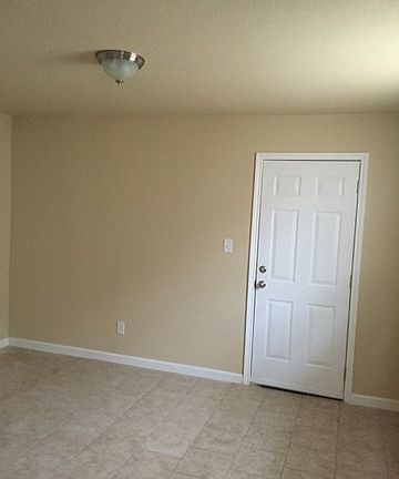4th image of 702 Dodic St