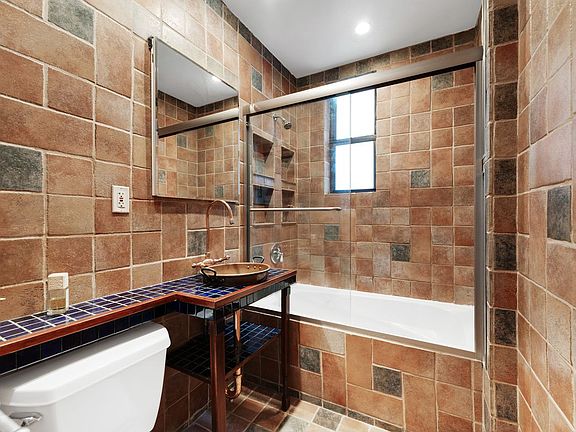 4th image of 315 E 77th St APT 1A