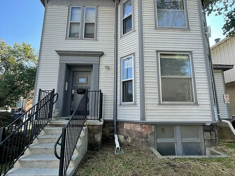 401 S Division St — Photo 13