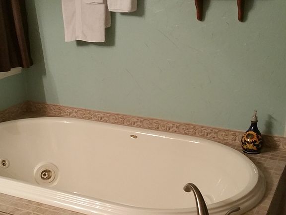 Extra large Jacuzi tub