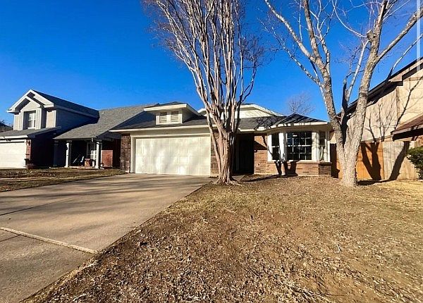 1st image of 2105 Woodland Oaks Dr