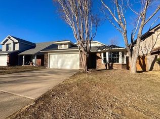 2105 Woodland Oaks Dr, Arlington, TX 76013