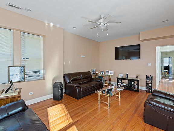 4th image of 5725 S Maplewood Ave