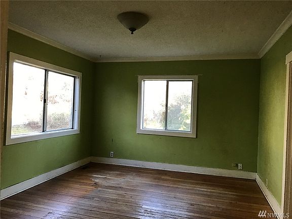 5th image of 2215 Jackson Ave NW