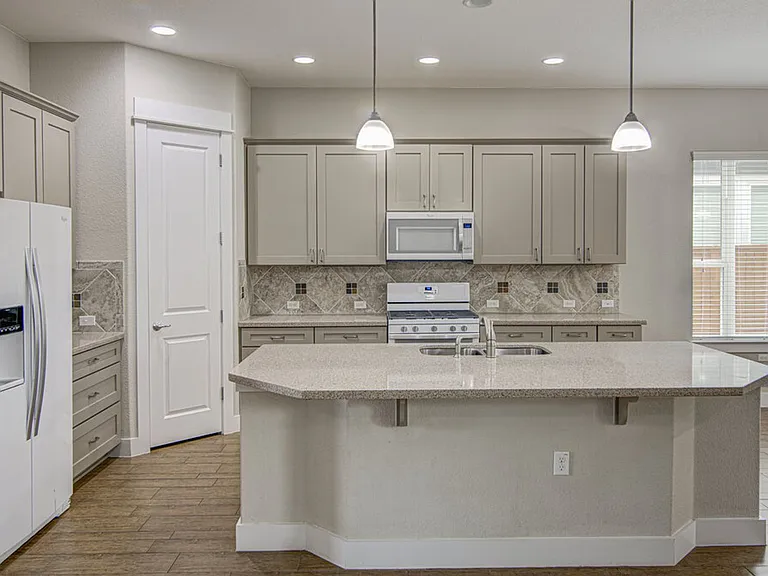 2409 Moreno St — Photo 6