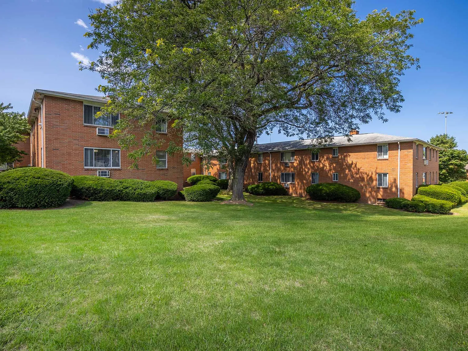 Highland Bay Apartments — Photo 1