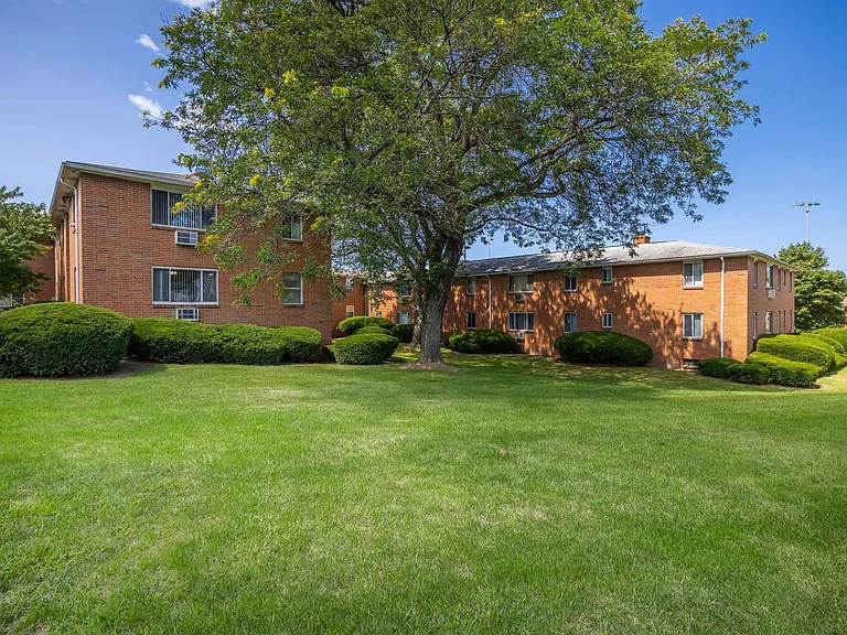 Highland Bay Apartments — Photo 1