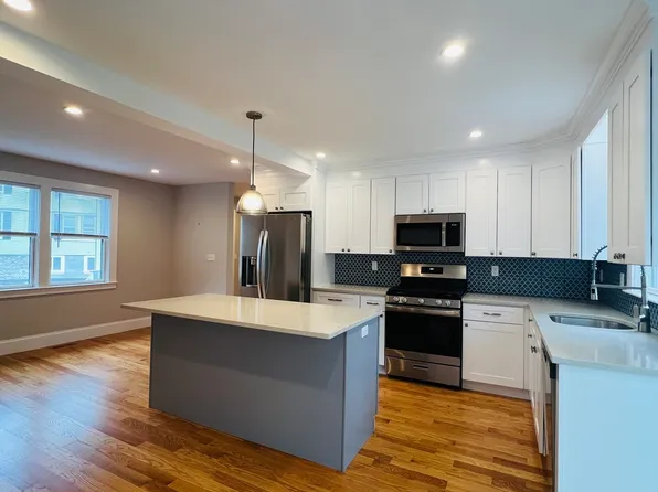 440 Washington St #1, Wellesley Hills, MA 02481