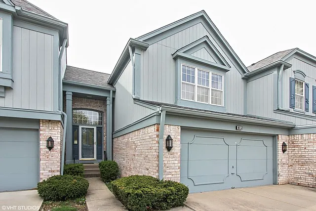 833 Marseilles Cir photo 1