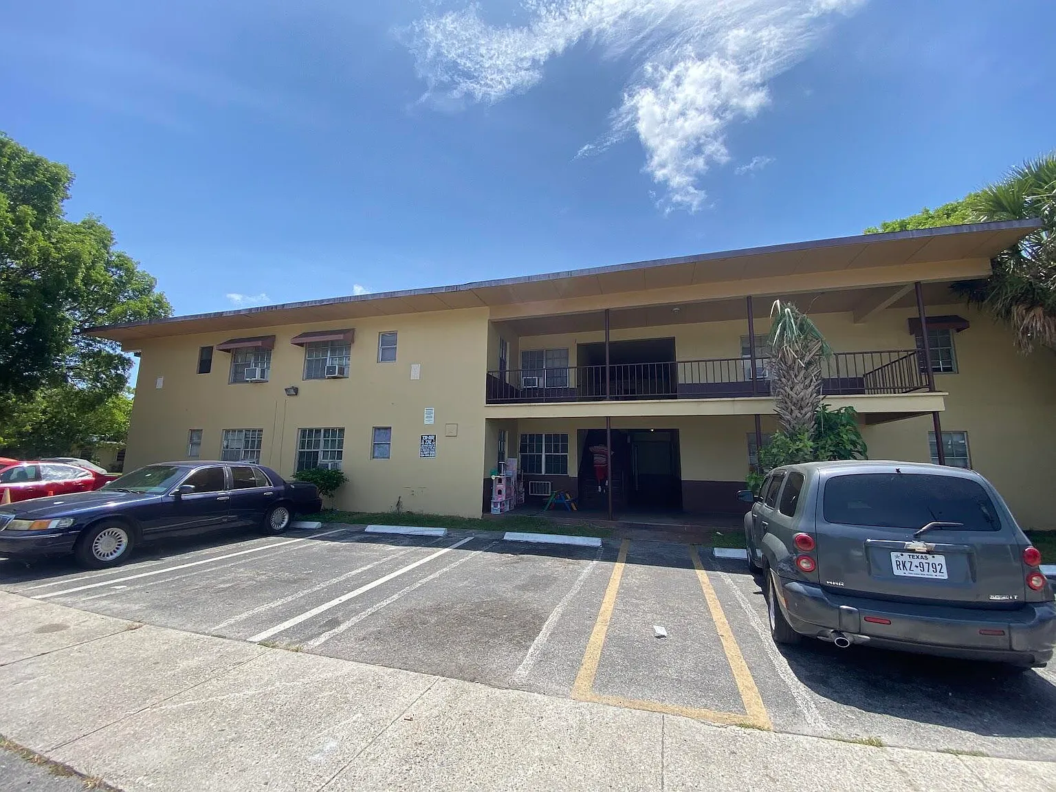 2 bed, 1.0 bath, 450 sqft, $1,100 — Photo 1