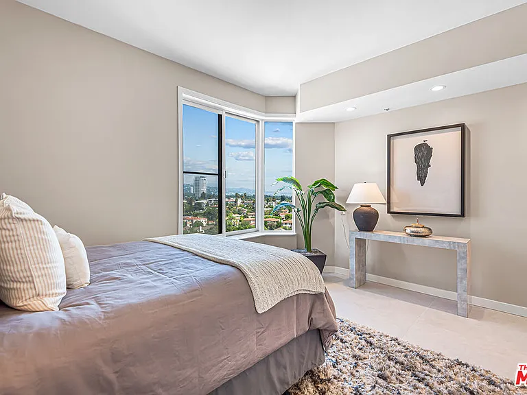 10550 Wilshire Blvd #1204 — Photo 22