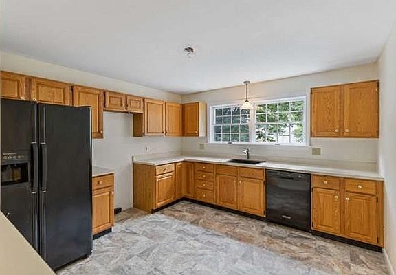 2nd image of 6 Lions Ln #1703