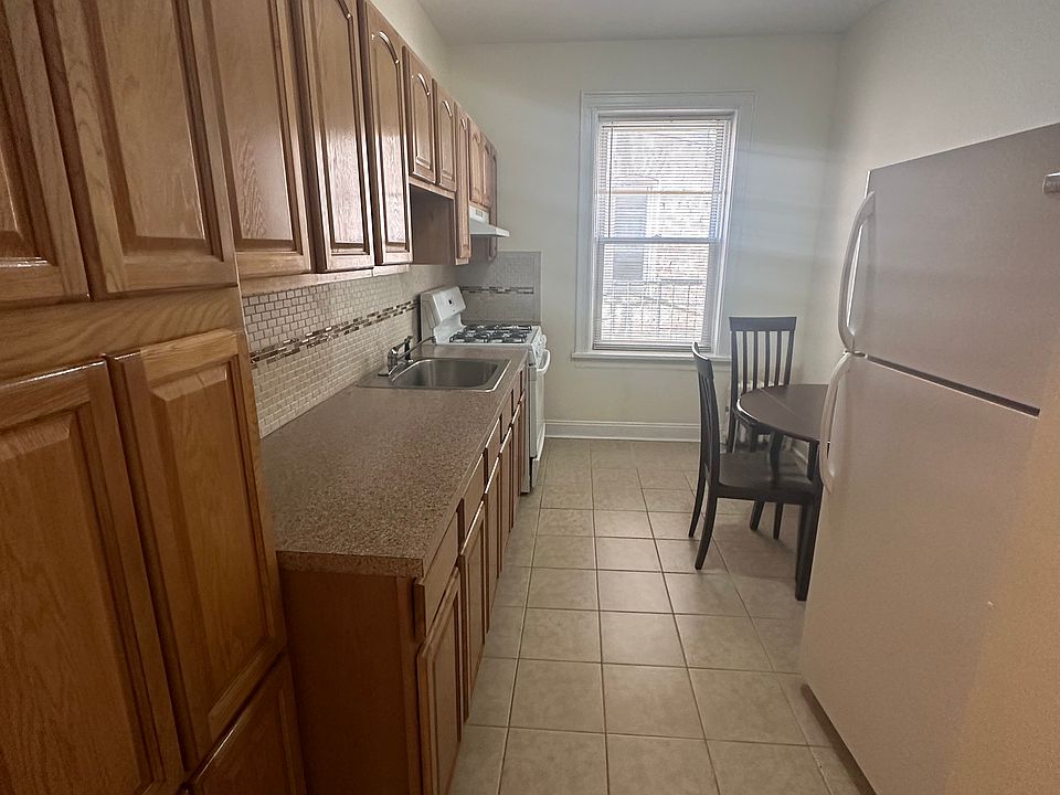 1st image of 160 Avenue C #B1