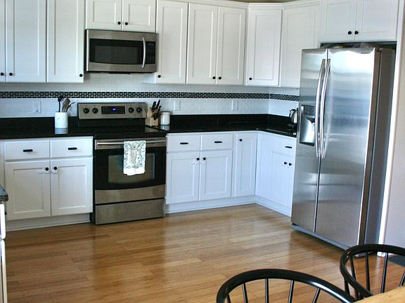 3rd image of 4634 Lake Dr