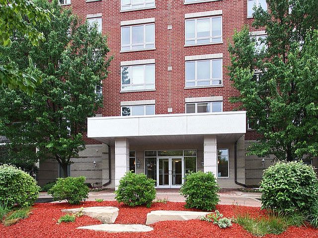 1st image of 5555 N Cumberland Ave Unit 513