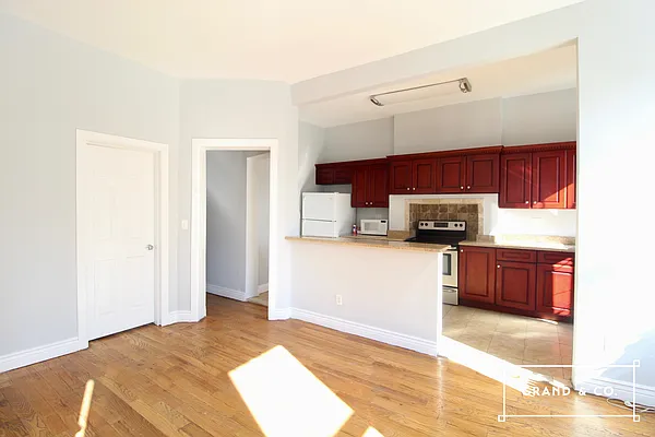 Rented by Grand & Co. | media 5