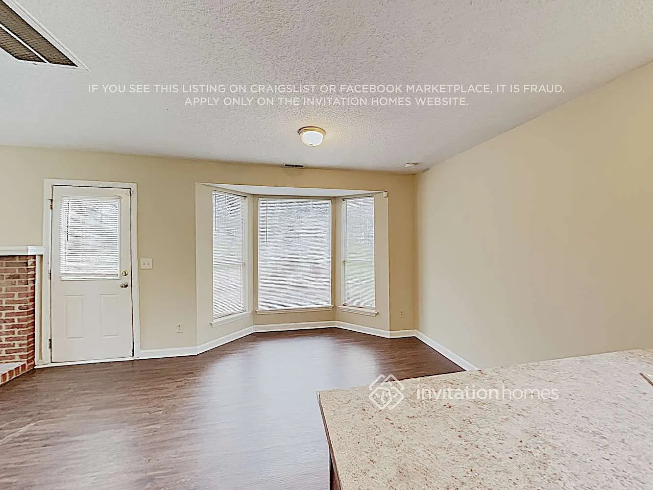 8627 Lockerbie Ln Charlotte, NC 28215 — Photo 4