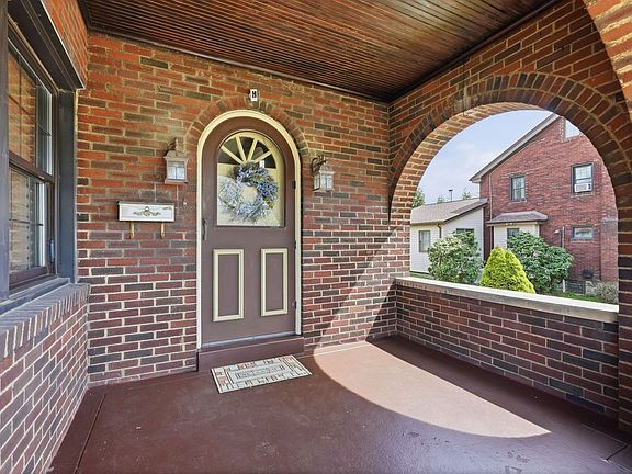 2nd image of 37 Oakwood Sq