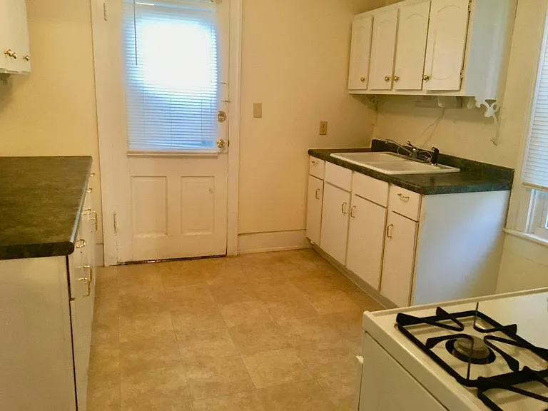 1302 W Johnson St — Photo 5