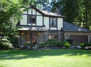 12860 Brockway Dr, Valley View, OH