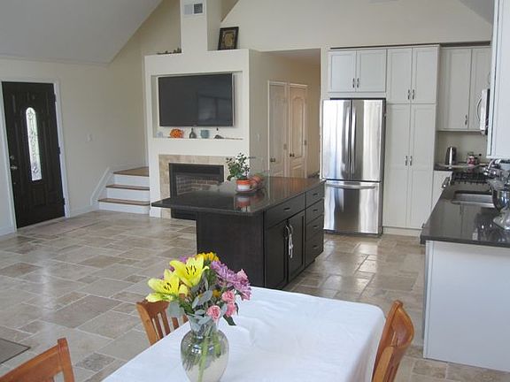 4th image of 140 A Cornado Street