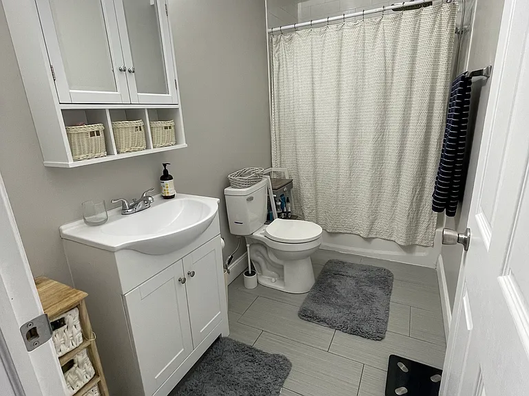 667 N 39th St #2 — Photo 5