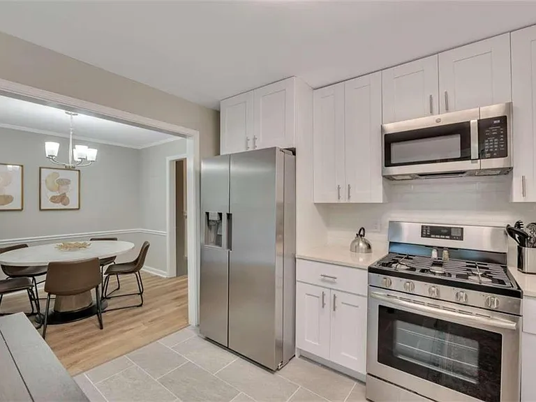 165 Bentley Pkwy — Photo 13