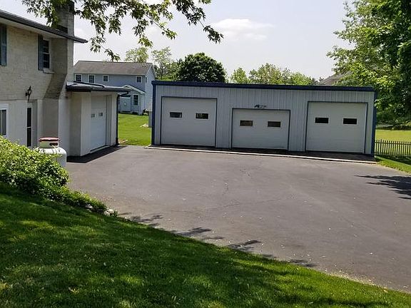 3rd image of 1846 Creston Dr