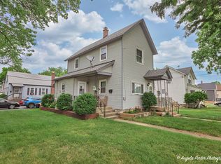 150 1st St, Woodstock, IL 60098