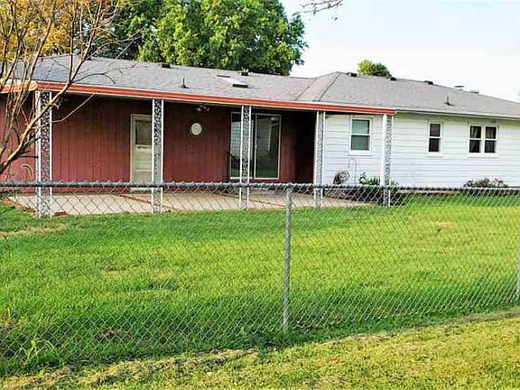 2nd image of 702 Meadowlawn Dr