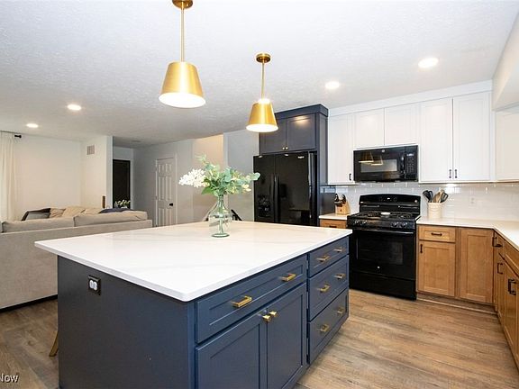 3rd image of 18259 William Dr