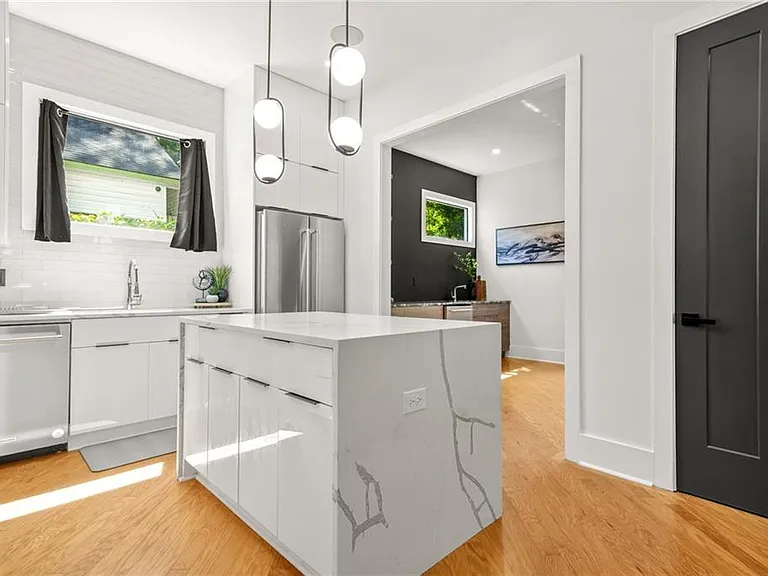 2186 Park Ter — Photo 11