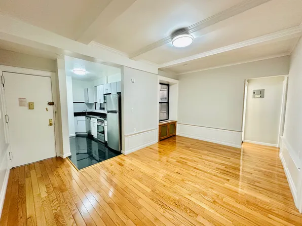 115 West 71st Street image 1 of 10