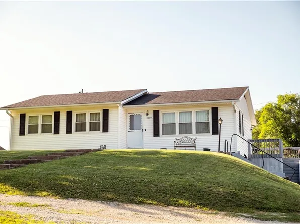 17699 Country Club Rd, Atchison, KS 66002