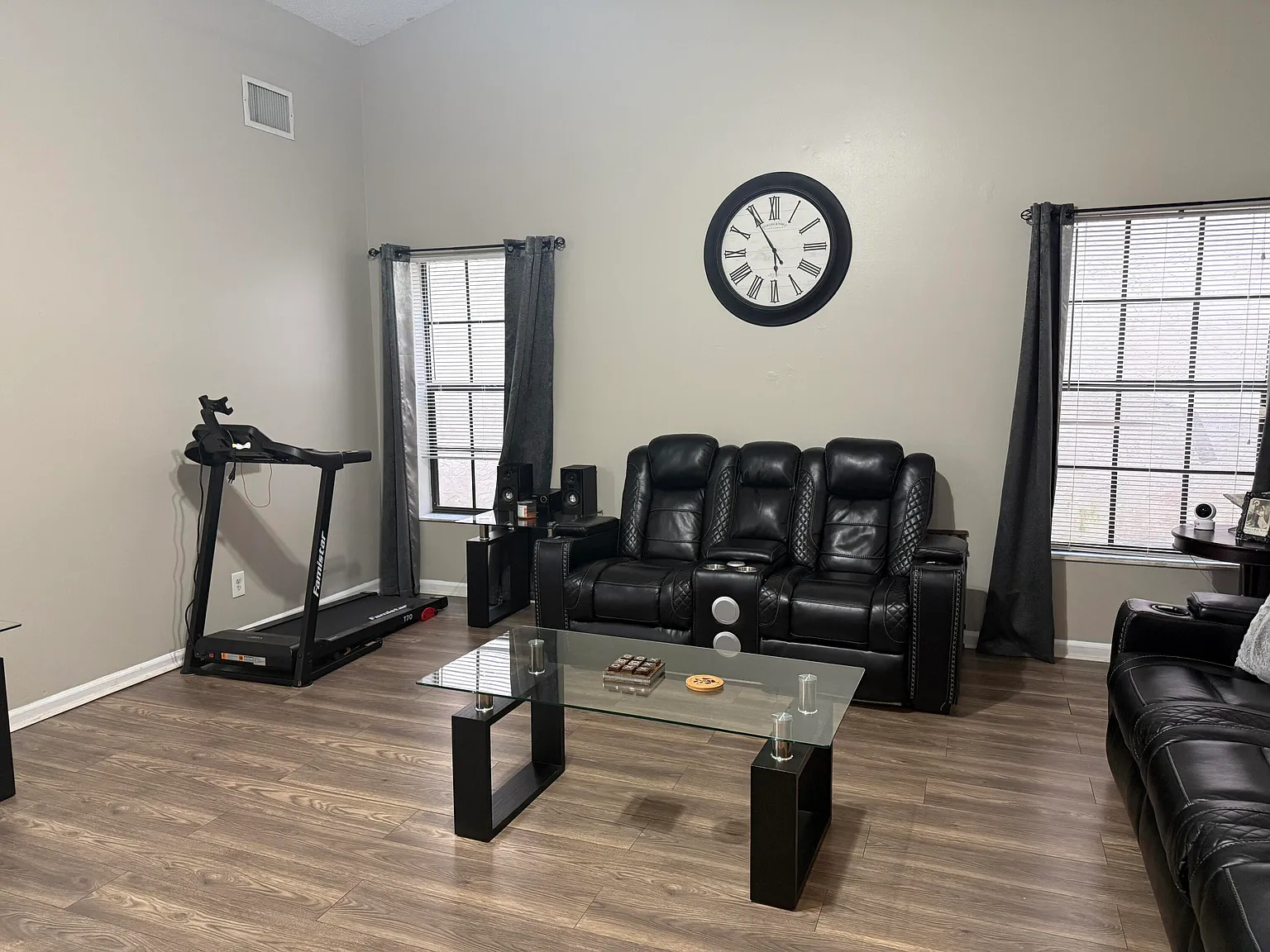 3 bed, 2.0 bath, 1741 sqft, $3,350 — Photo 4