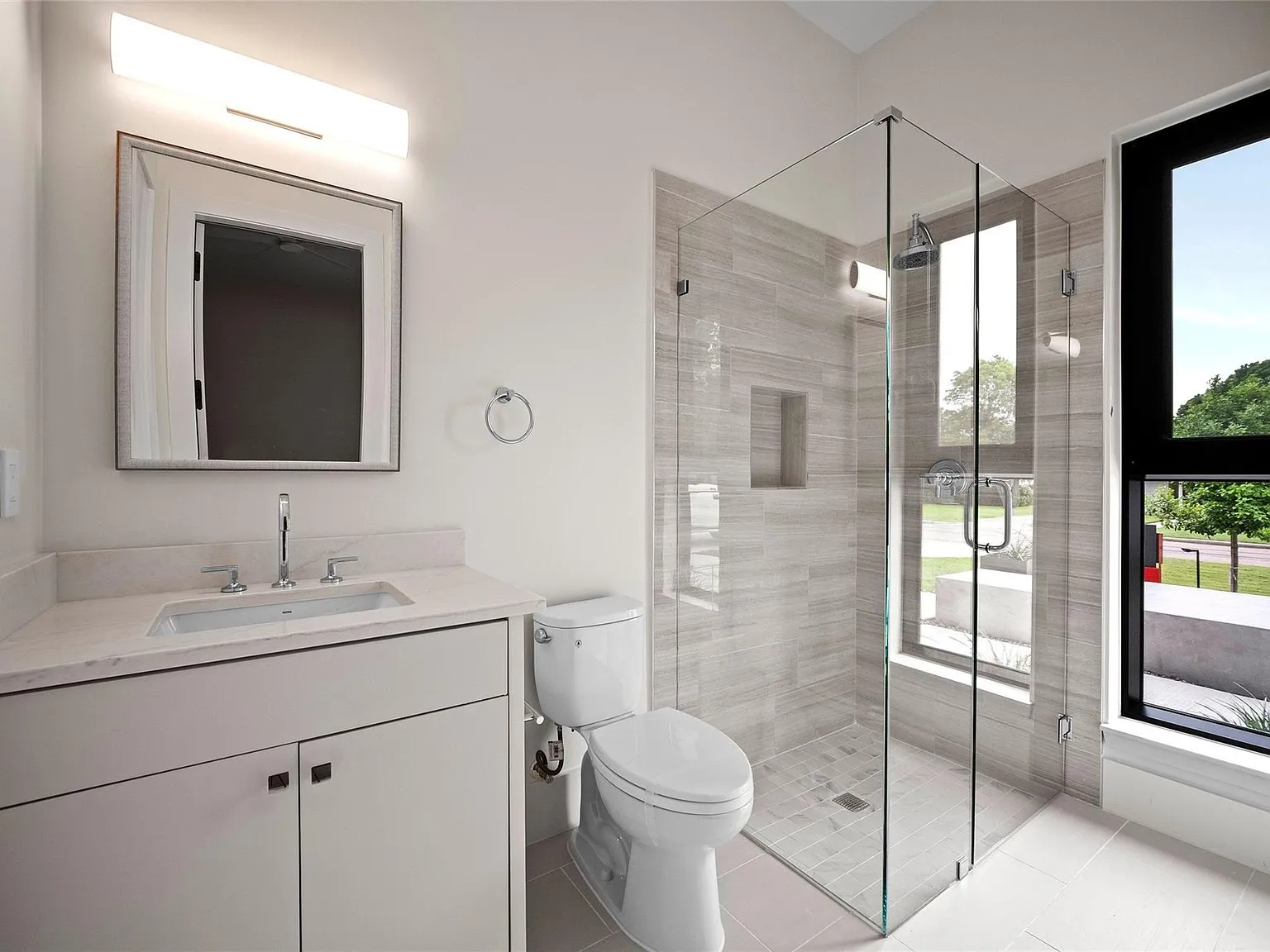 5 bed, 6.5 bath, 8323 sqft, $28,000 — Photo 4