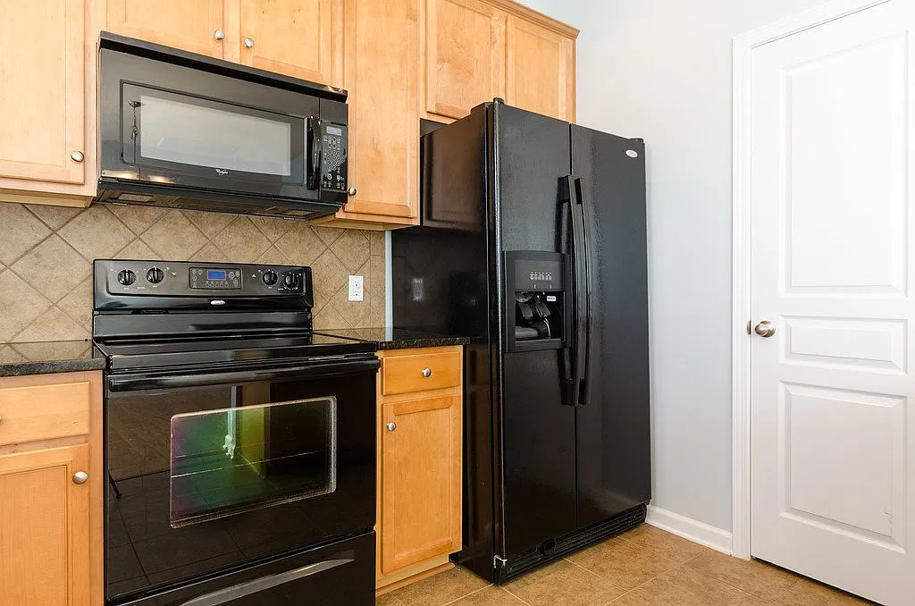 3 bed, 2.0 bath, 1283 sqft, $1,795 — Photo 3