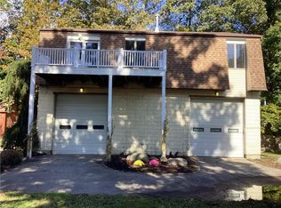 9 Taylor Rd, Johnston, RI 02919