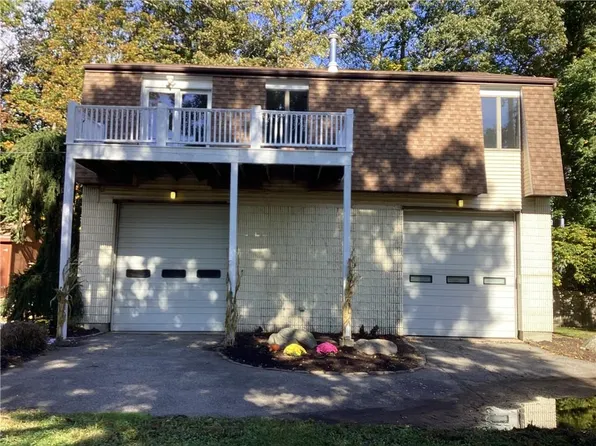9 Taylor Rd, Johnston, RI 02919