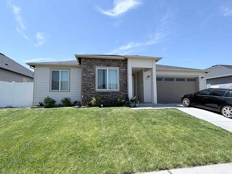 7110 S Hever St — Photo 1